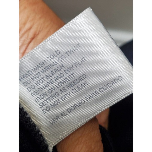 Jacqueline Ferrar Women's Black Acrylic Front Zip Sleeveless Sweater Size Medium - Picture 9 of 10